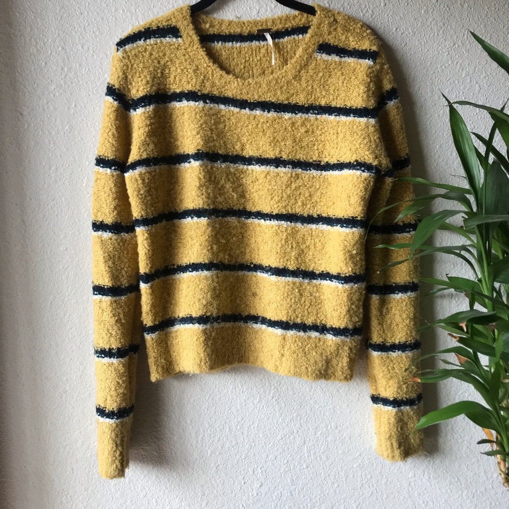 V comfortable striped sweater
